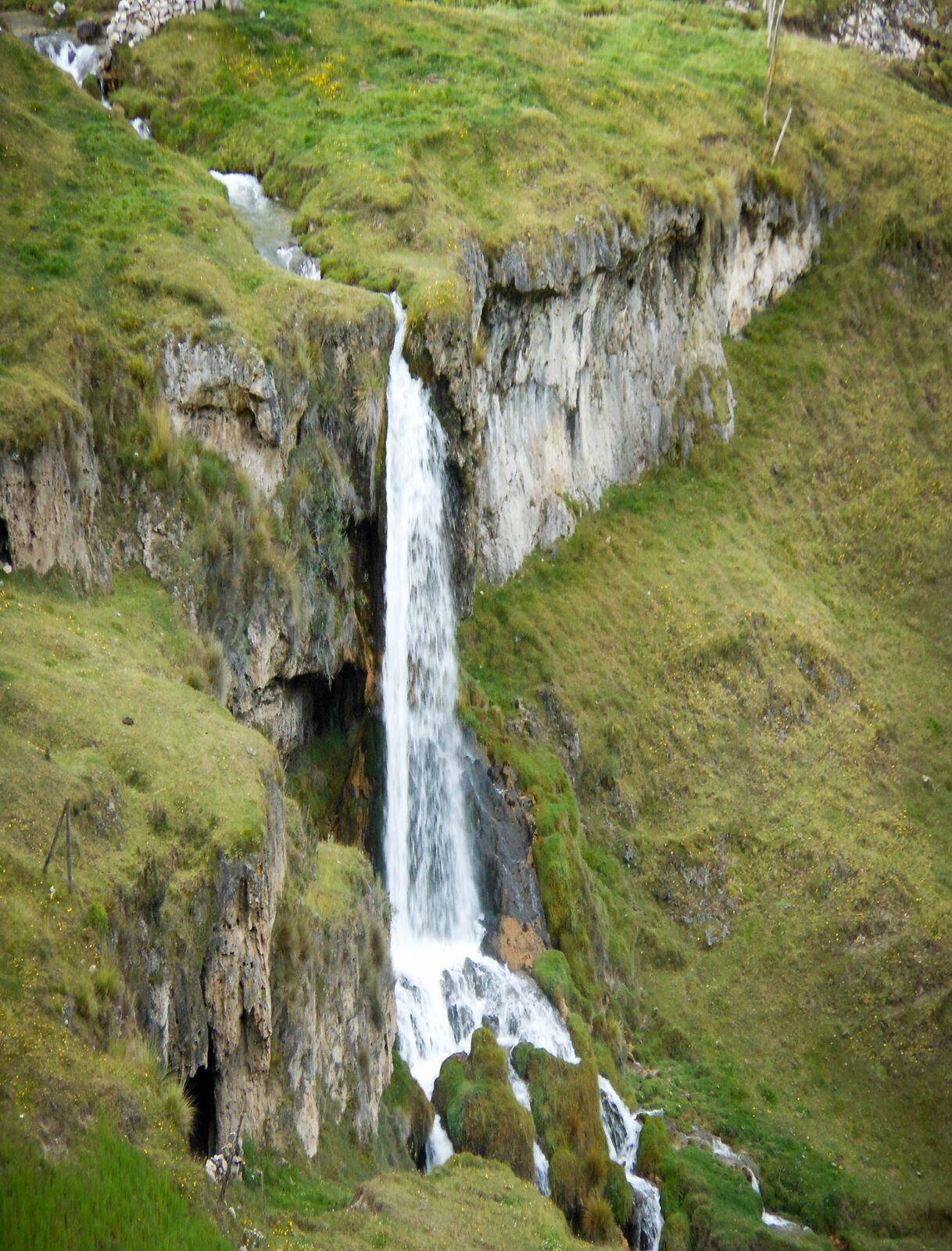 Catarata de Pacchacoto en San Pedro de Cajas