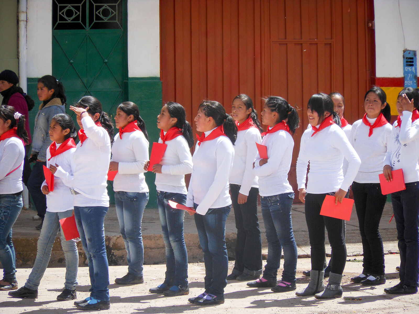 Niños y jóvenes del coro escolar